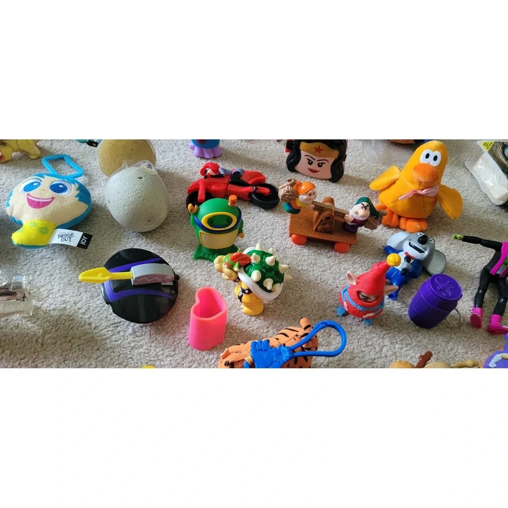 Huge Lot (92) of Vintage Mostly McDonalds Toys! Disney, & More‎